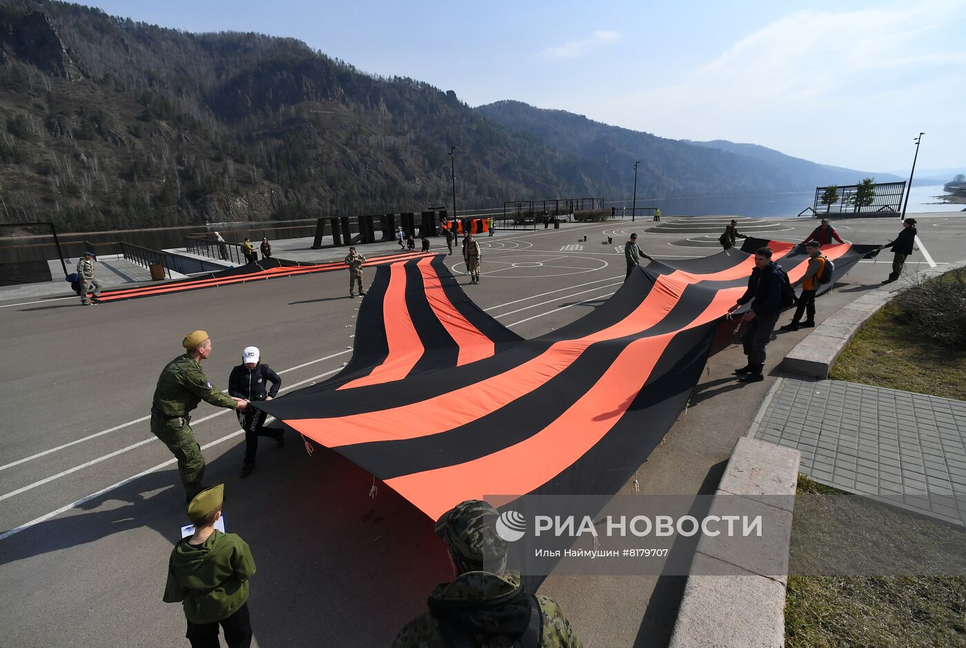 Георгиевская лента в форме буквы Z на горе в Красноярском крае 