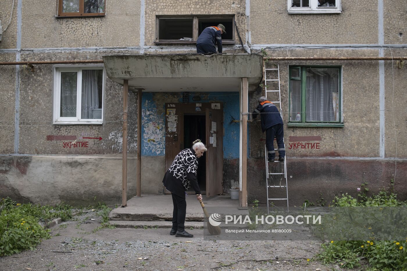 Последствия обстрела Кировского района Донецка