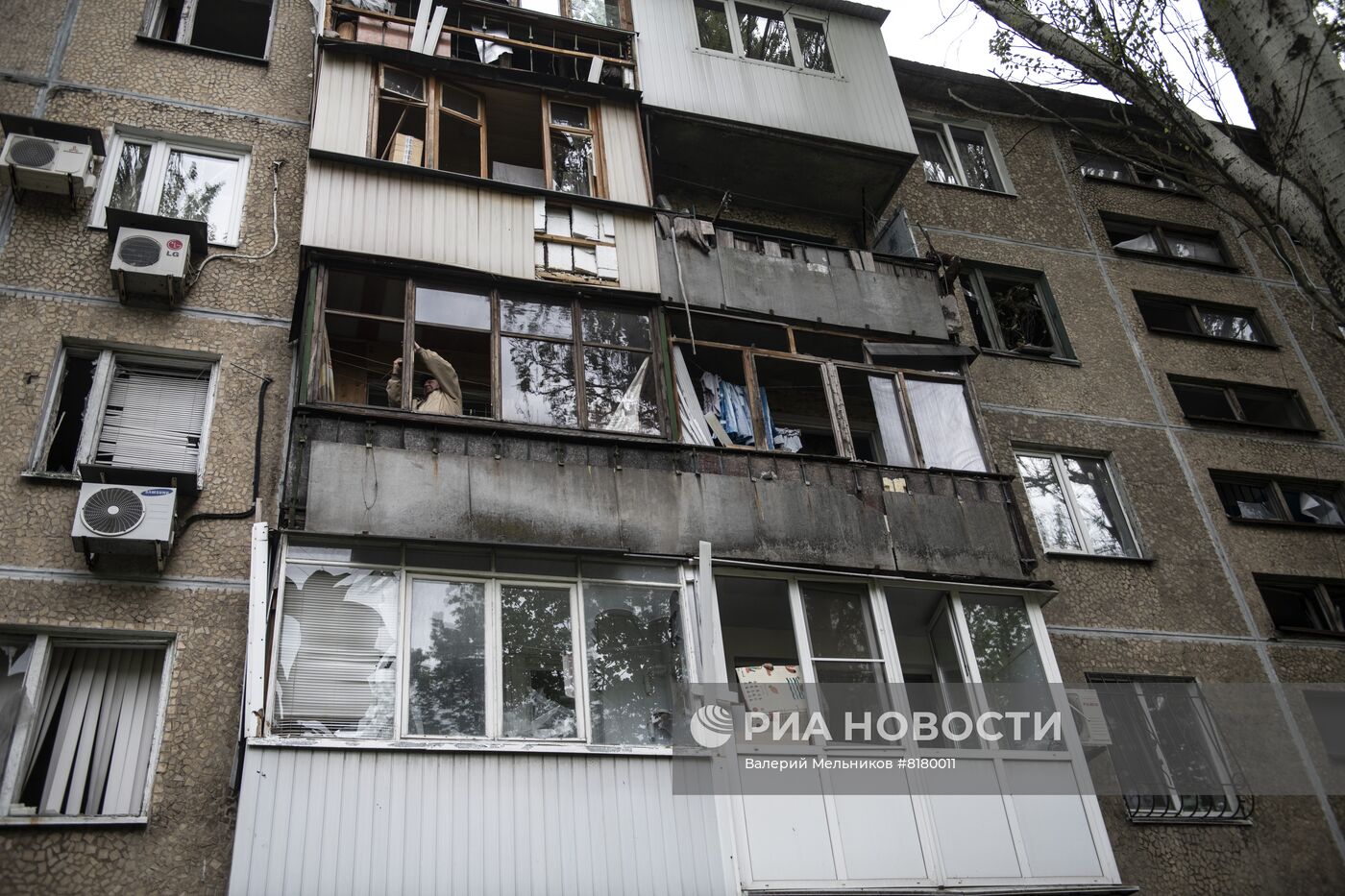 Последствия обстрела Кировского района Донецка