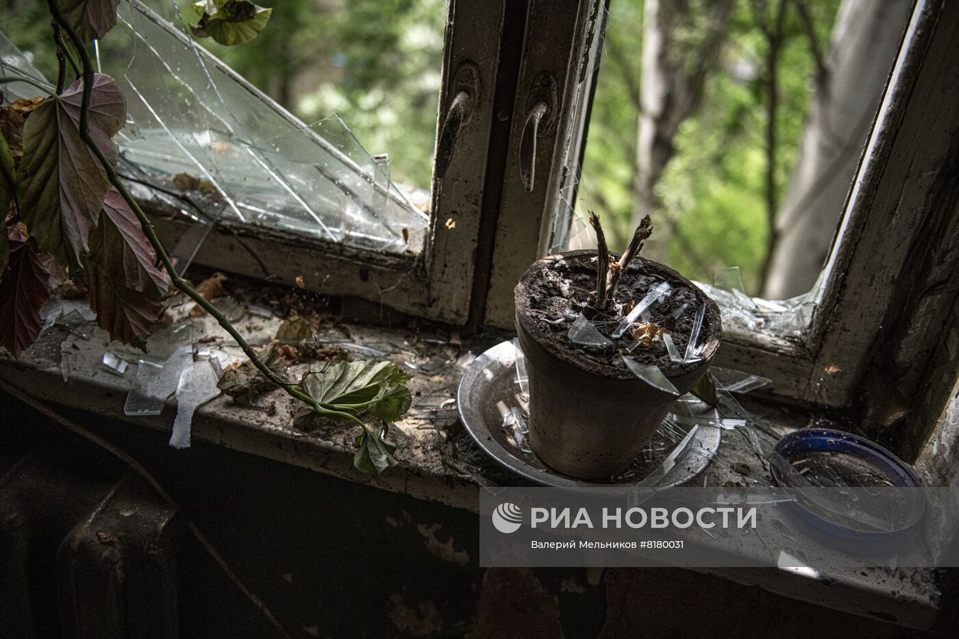 Последствия обстрела Кировского района Донецка