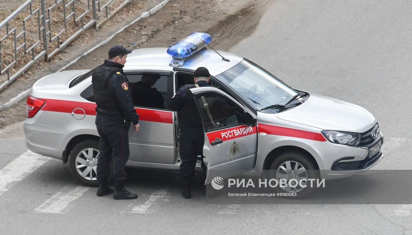 В Чите мужчина захватил в заложники ребенка