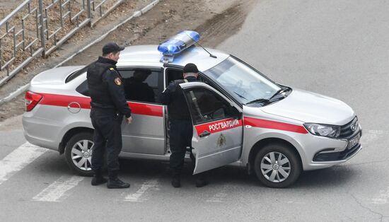 В Чите мужчина захватил в заложники ребенка