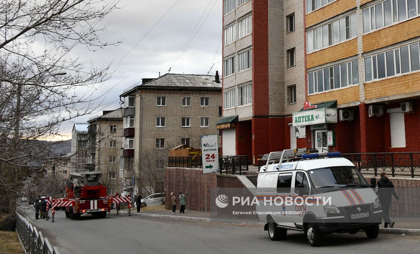 В Чите мужчина захватил в заложники ребенка