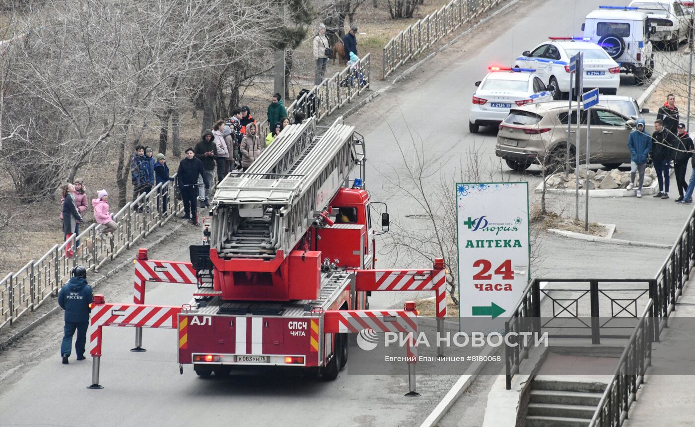 В Чите мужчина захватил в заложники ребенка