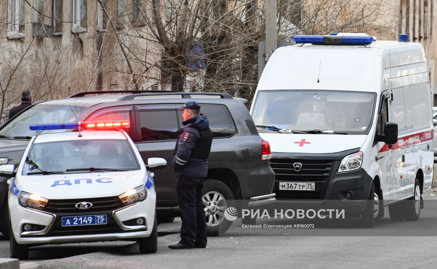 В Чите мужчина захватил в заложники ребенка