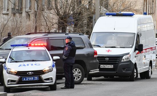 В Чите мужчина захватил в заложники ребенка