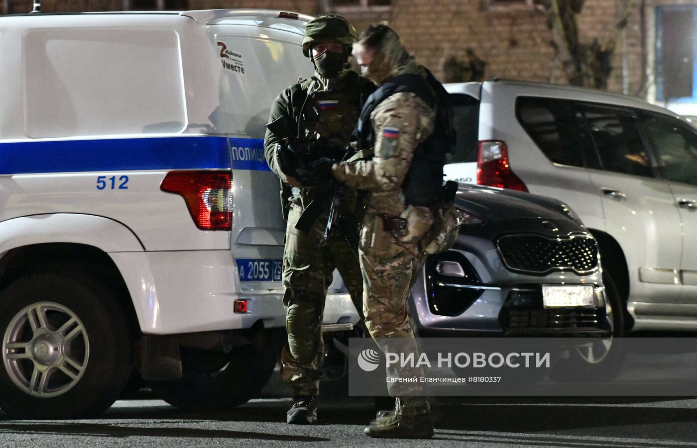 В Чите мужчина захватил в заложники ребенка