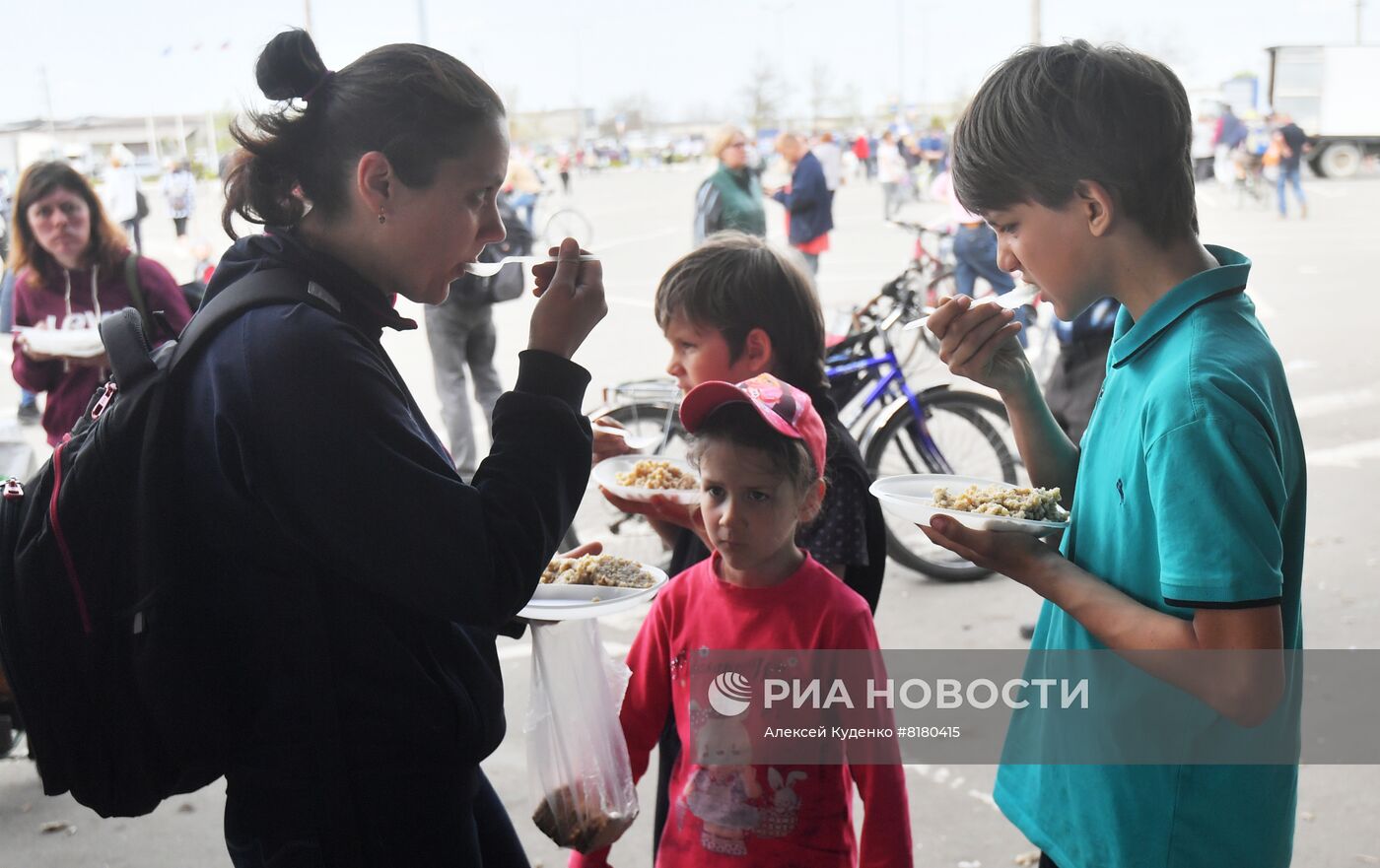 Центр гуманитарной помощи в ТЦ "Метро" в Мариуполе