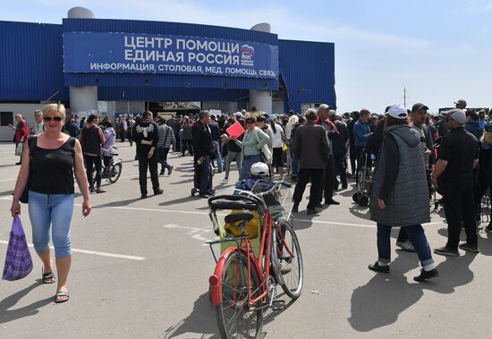 Центр гуманитарной помощи в ТЦ "Метро" в Мариуполе