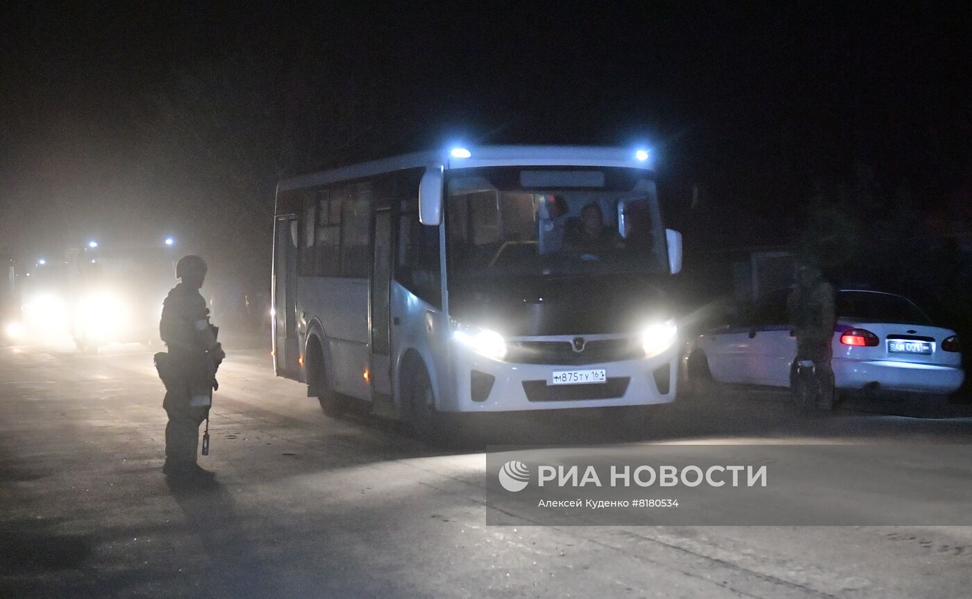 Эвакуация гражданского населения из района комбината "Азовсталь"