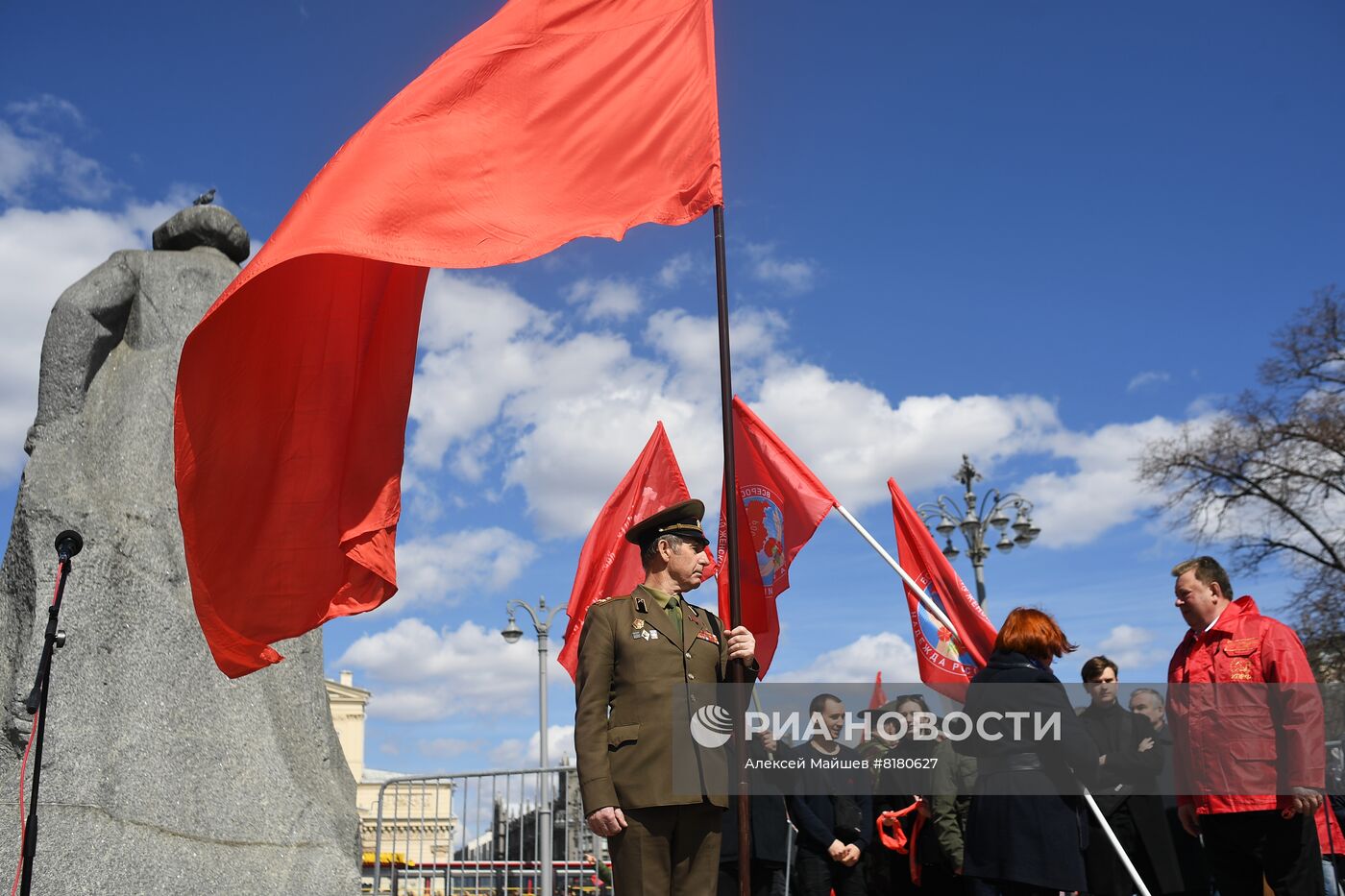 Первомайский митинг КПРФ в Москве