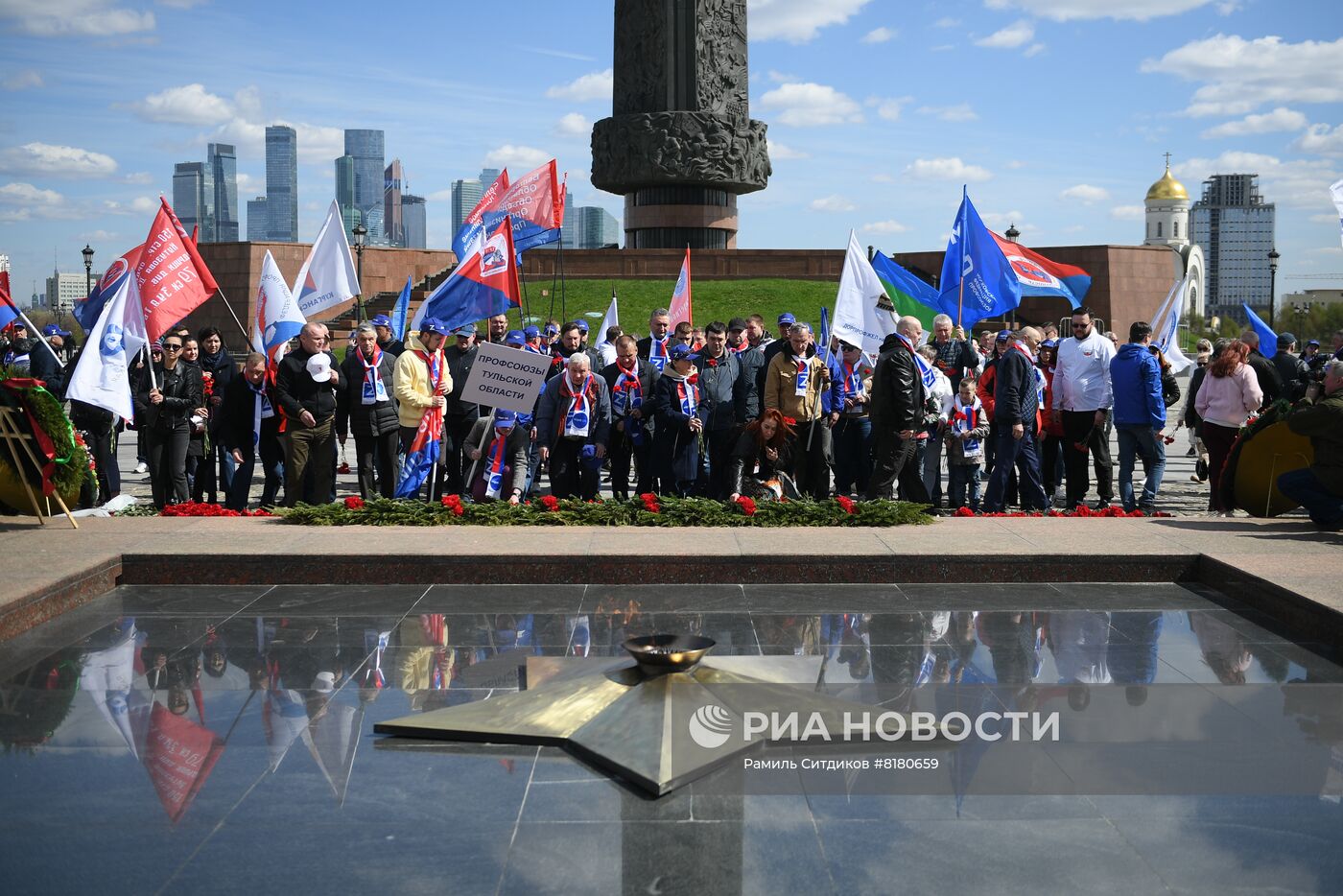 Прибытие участников Всероссийского автопробега профсоюзов "Zа мир без нацизма" в Москву