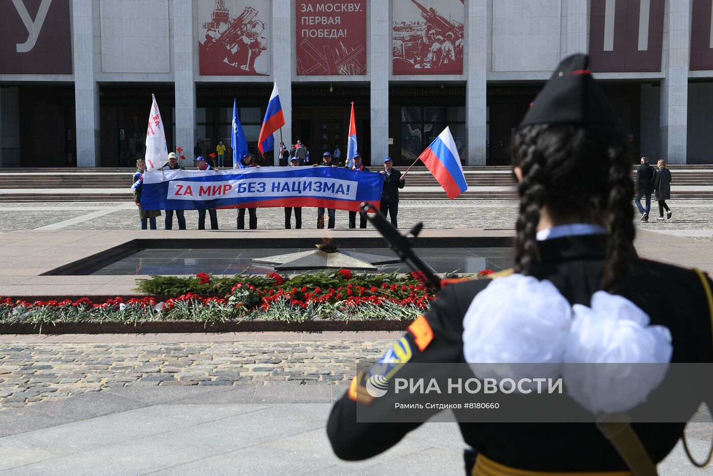 Прибытие участников Всероссийского автопробега профсоюзов "Zа мир без нацизма" в Москву