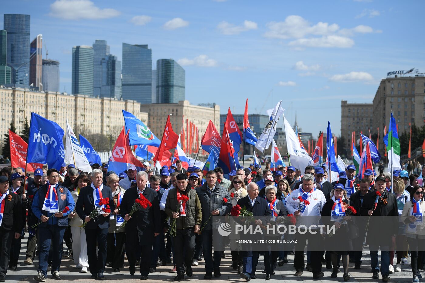 Прибытие участников Всероссийского автопробега профсоюзов "Zа мир без нацизма" в Москву