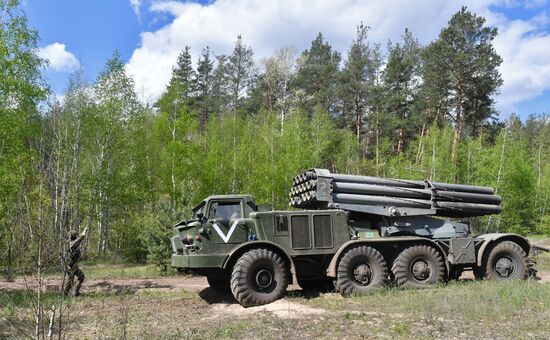 Работа российских РСЗО "Ураган" на Харьковском направлении