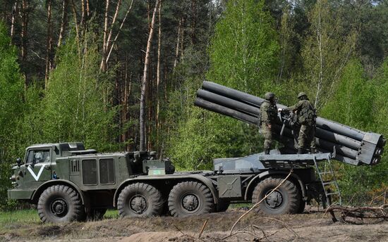 Работа российских РСЗО "Ураган" на Харьковском направлении