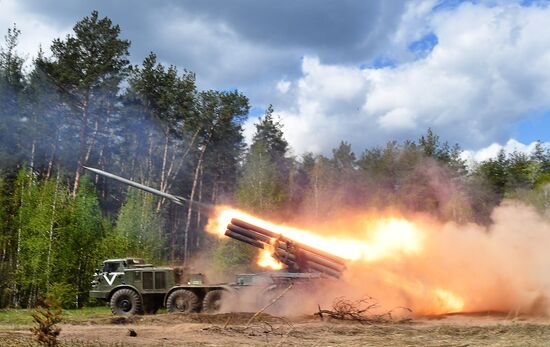 Работа российских РСЗО "Ураган" на Харьковском направлении