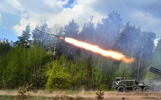 Работа российских РСЗО "Ураган" на Харьковском направлении