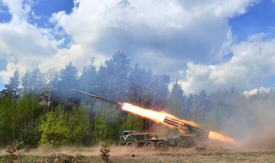 Работа российских РСЗО "Ураган" на Харьковском направлении