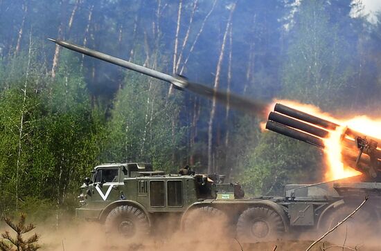 Работа российских РСЗО "Ураган" на Харьковском направлении