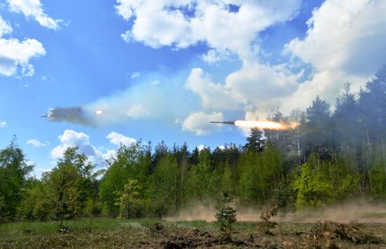 Работа российских РСЗО "Ураган" на Харьковском направлении