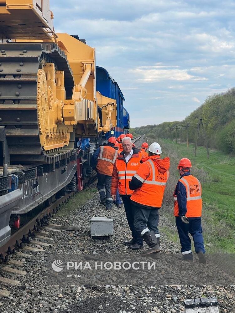 Частичное обрушение ж/д моста в Курской области