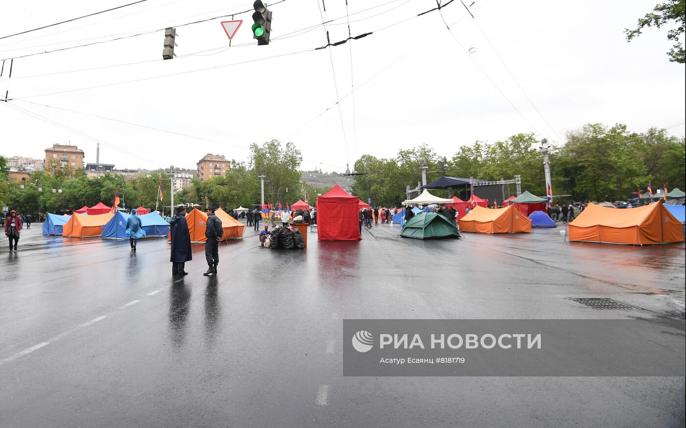 Акции протеста продолжаются в Ереване