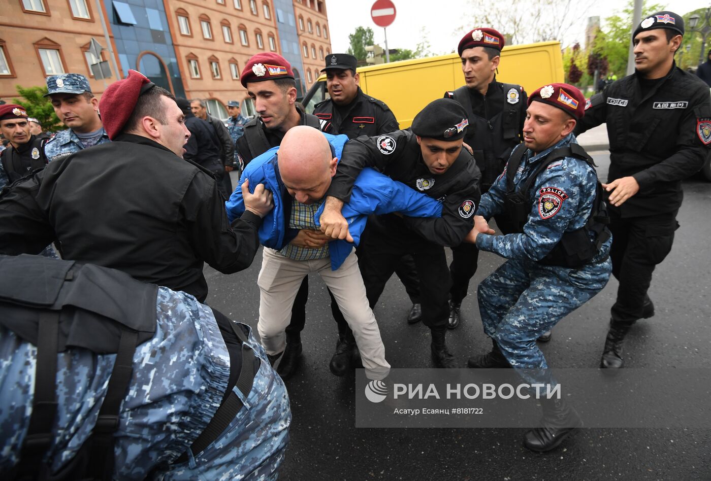 Акции протеста продолжаются в Ереване