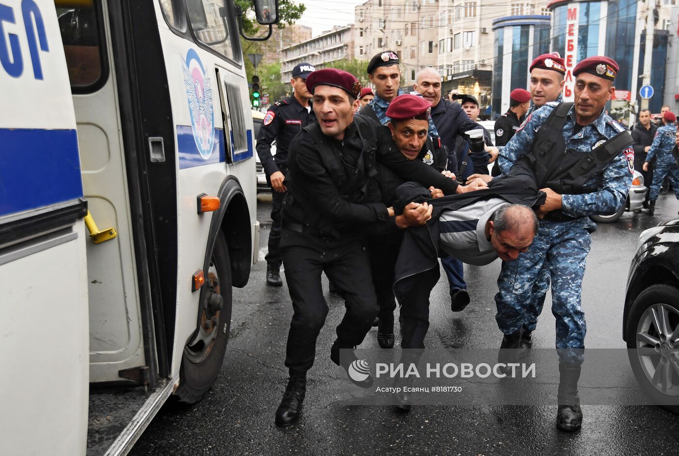 Акции протеста продолжаются в Ереване