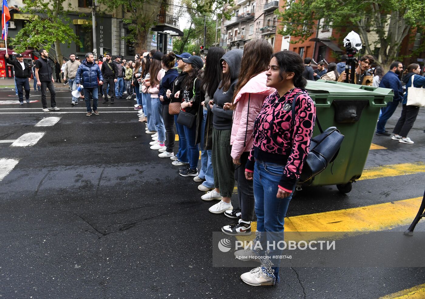 Акции протеста продолжаются в Ереване