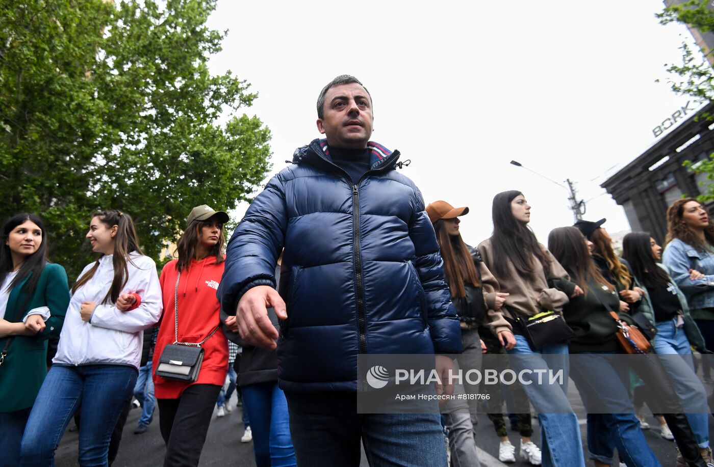 Акции протеста продолжаются в Ереване