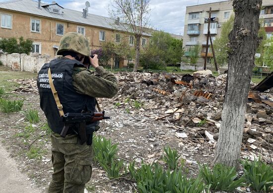 Работа следователей СК РФ в городе Счастье в ЛНР