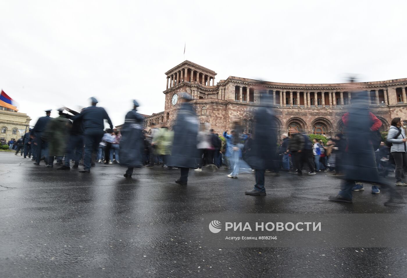 Акции протеста продолжаются в Ереване