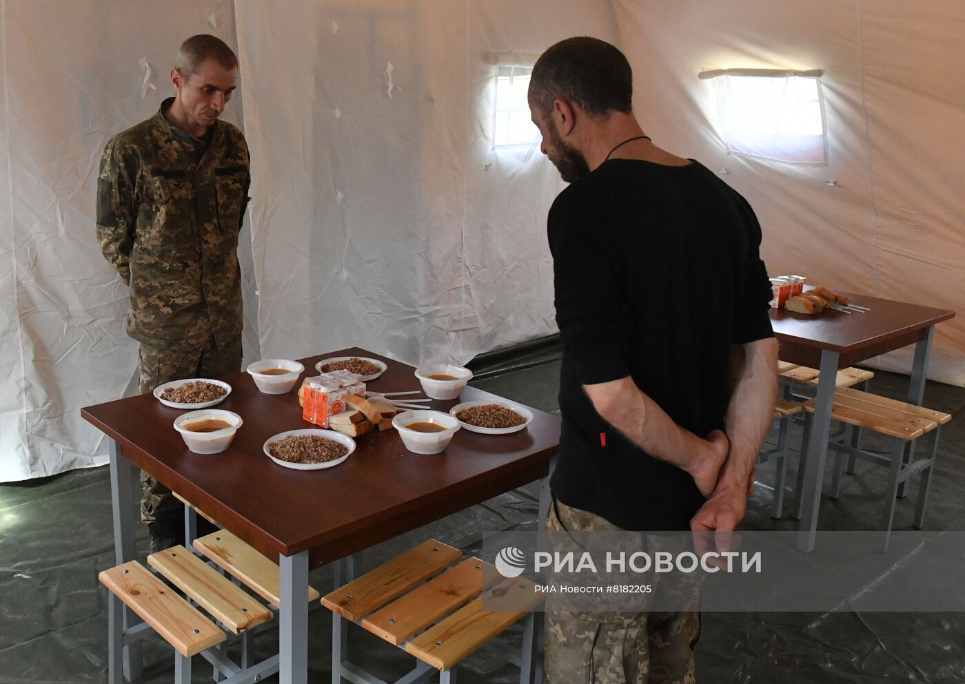 Пункт временного содержания украинских военнопленных на Харьковском направлении