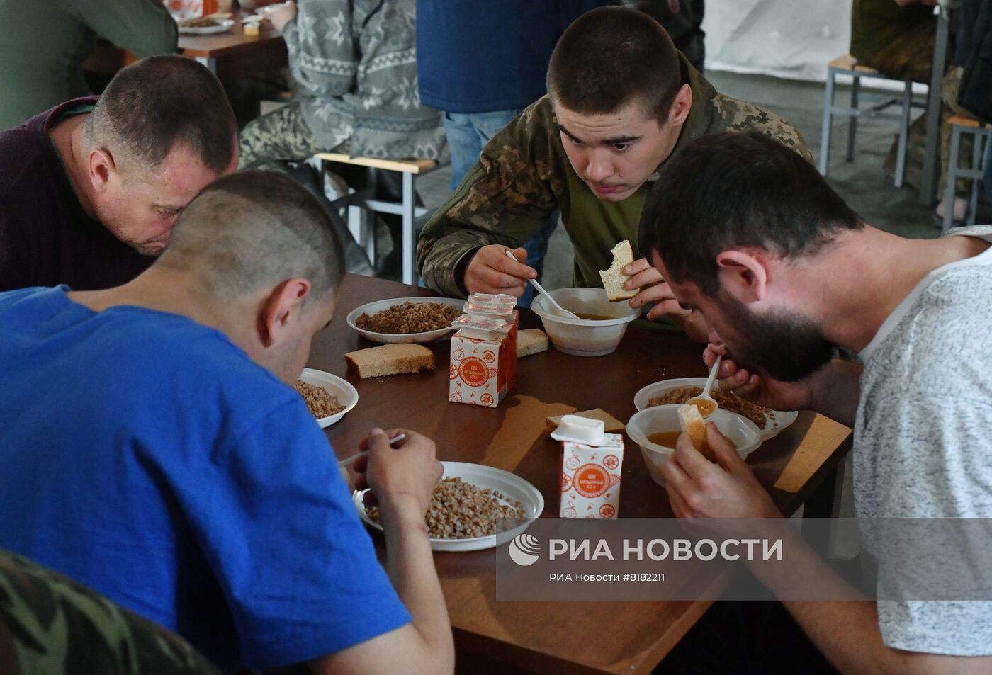 Пункт временного содержания украинских военнопленных на Харьковском направлении