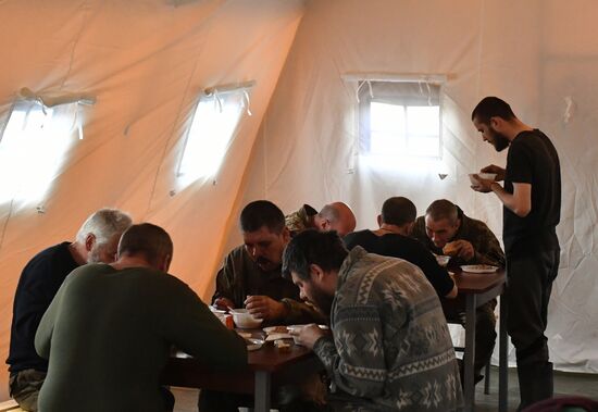 Пункт временного содержания украинских военнопленных на Харьковском направлении