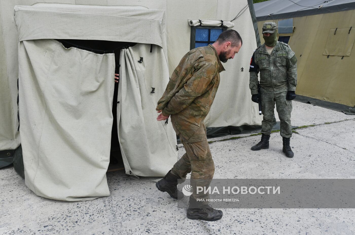 Пункт временного содержания украинских военнопленных на Харьковском направлении