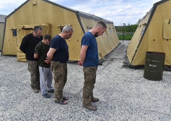 Пункт временного содержания украинских военнопленных на Харьковском направлении