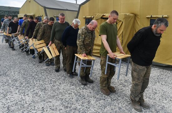 Пункт временного содержания украинских военнопленных на Харьковском направлении