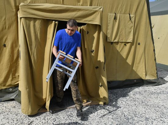 Пункт временного содержания украинских военнопленных на Харьковском направлении