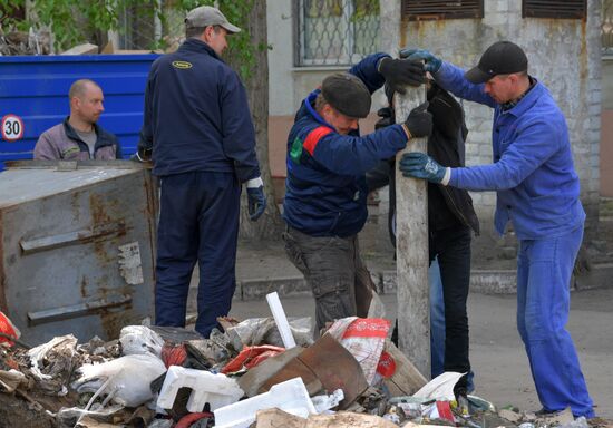 Уборка мусора в городе Рубежное
