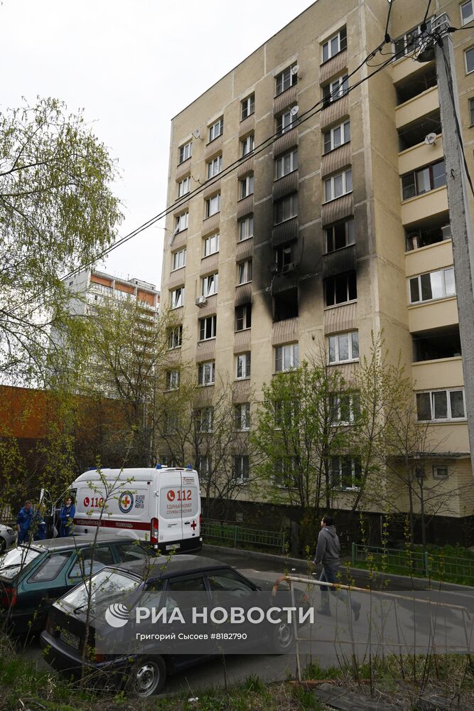 Последствия пожара в жилом доме в Мытищах