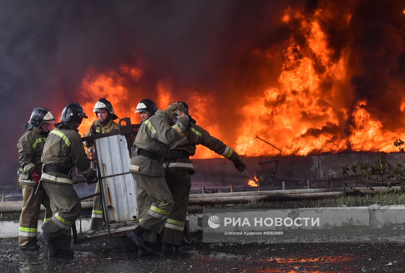 В Макеевке после обстрела ВСУ загорелась нефтебаза