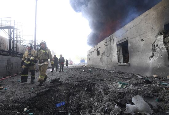 В Макеевке после обстрела ВСУ загорелась нефтебаза
