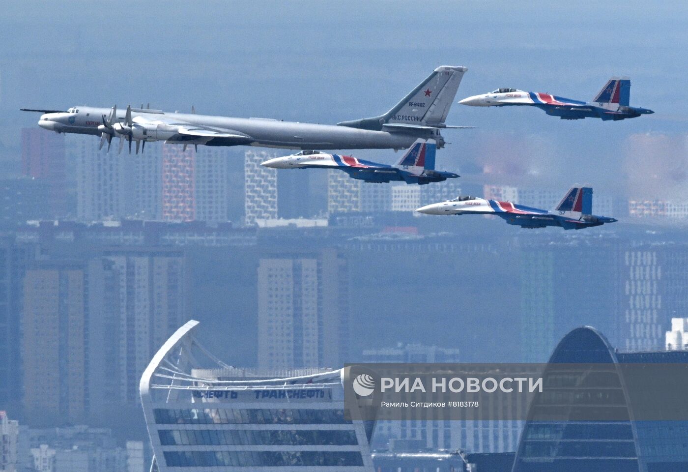 Репетиция воздушной части парада Победы 