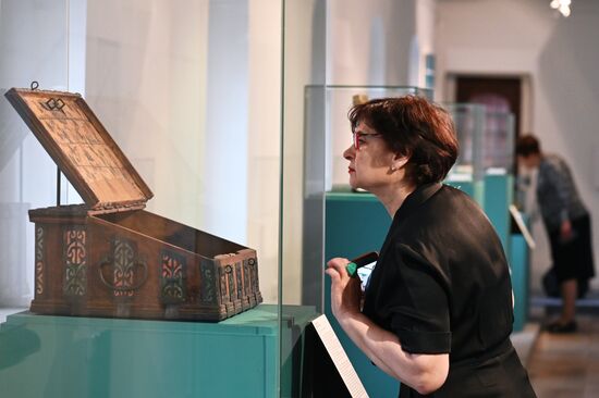 Выставка "Экспонат к 150-летию Исторического музея"