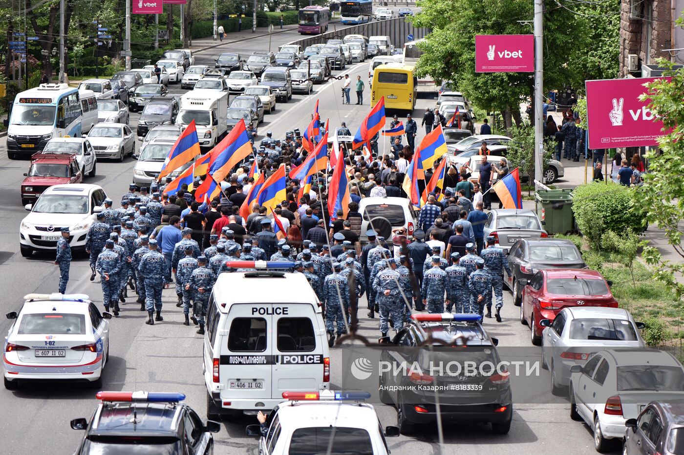 В Ереване продолжаются митинги оппозиции