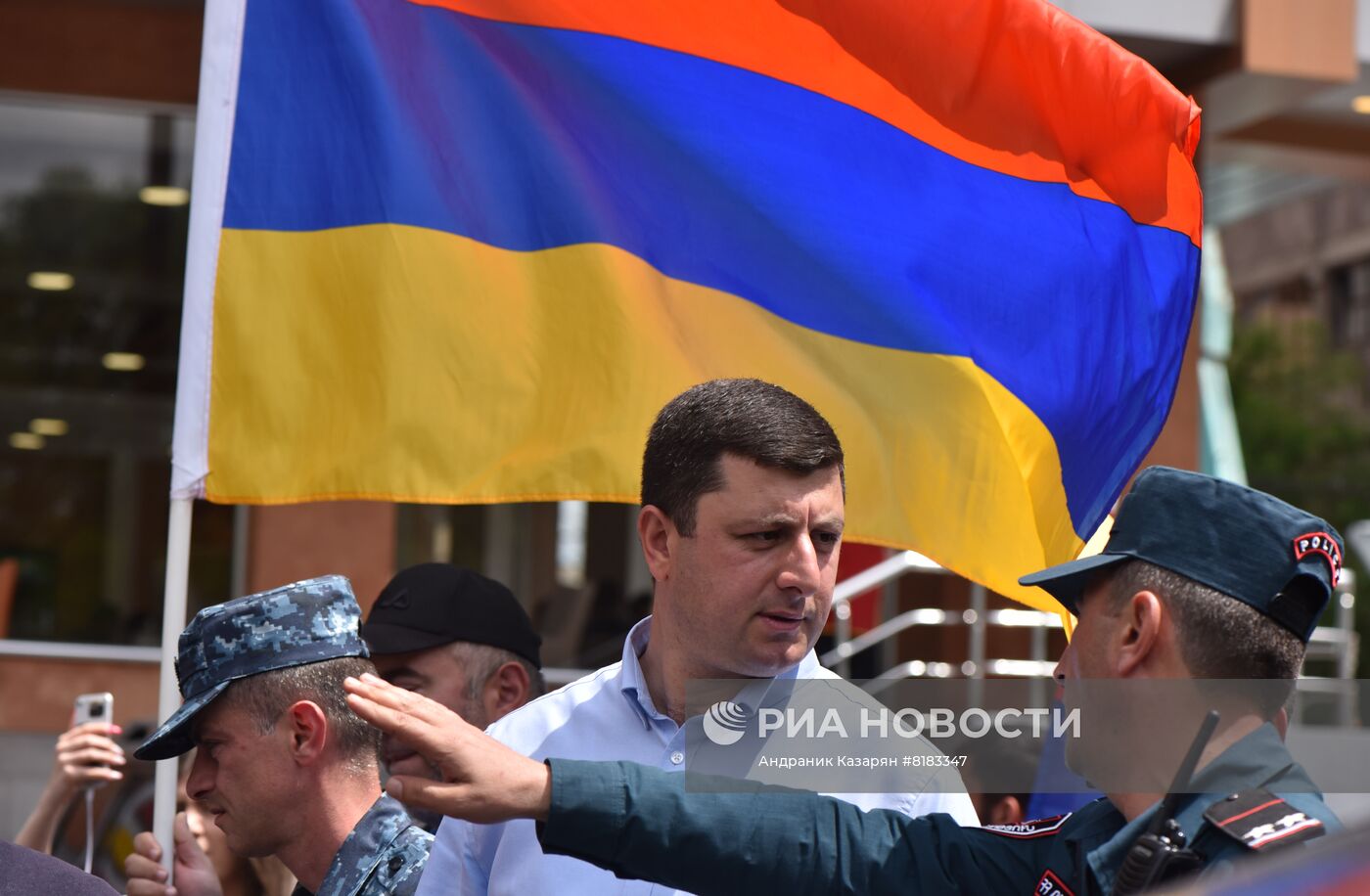 В Ереване продолжаются митинги оппозиции