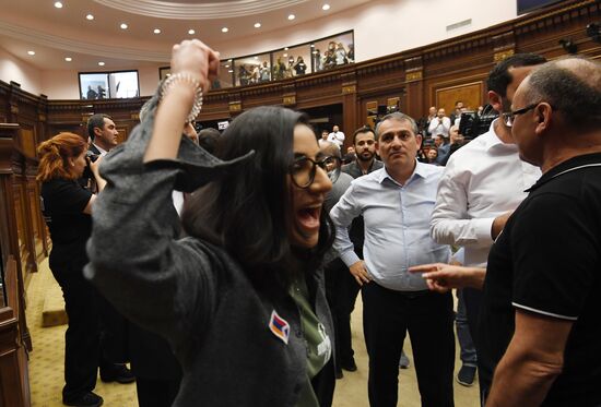 Заседание Национального Собрания Армении с участием Н. Пашиняна