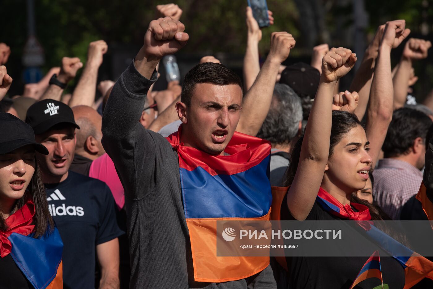 В Ереване продолжаются митинги оппозиции